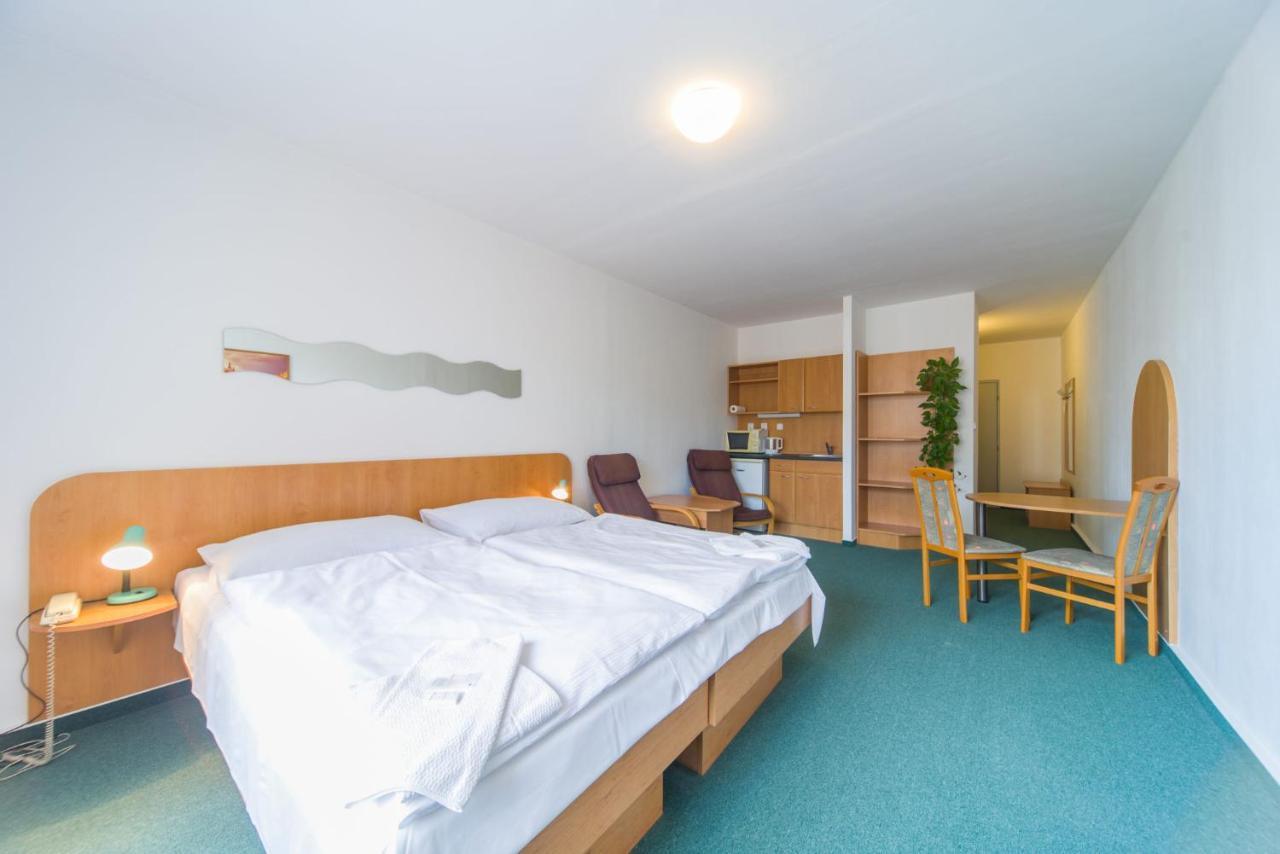 Hotel Arnost Garni Pardubice Exteriör bild