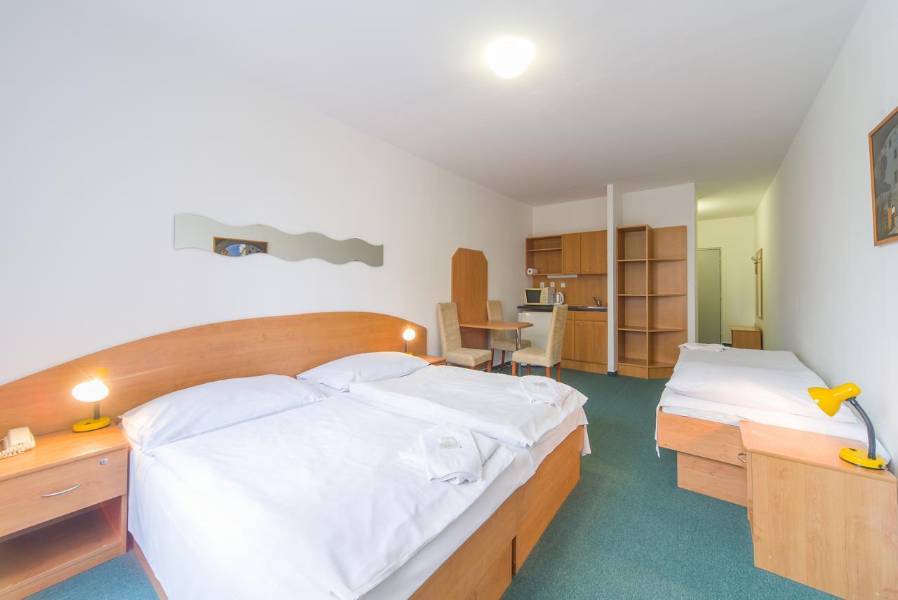 Hotel Arnost Garni Pardubice Exteriör bild
