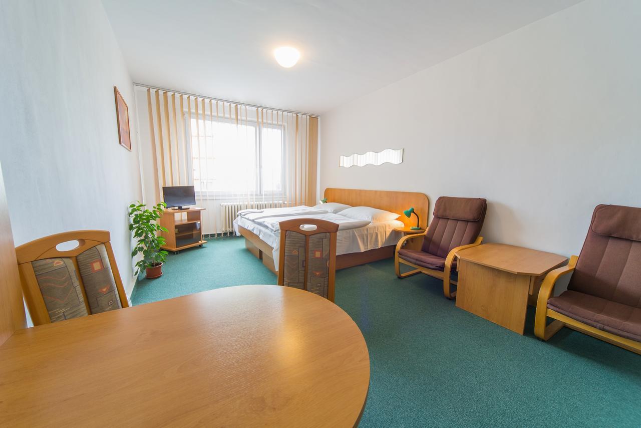 Hotel Arnost Garni Pardubice Exteriör bild