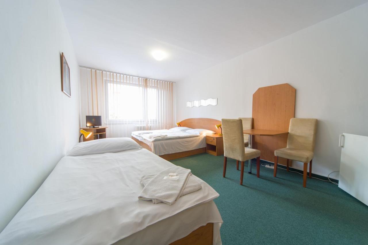 Hotel Arnost Garni Pardubice Exteriör bild