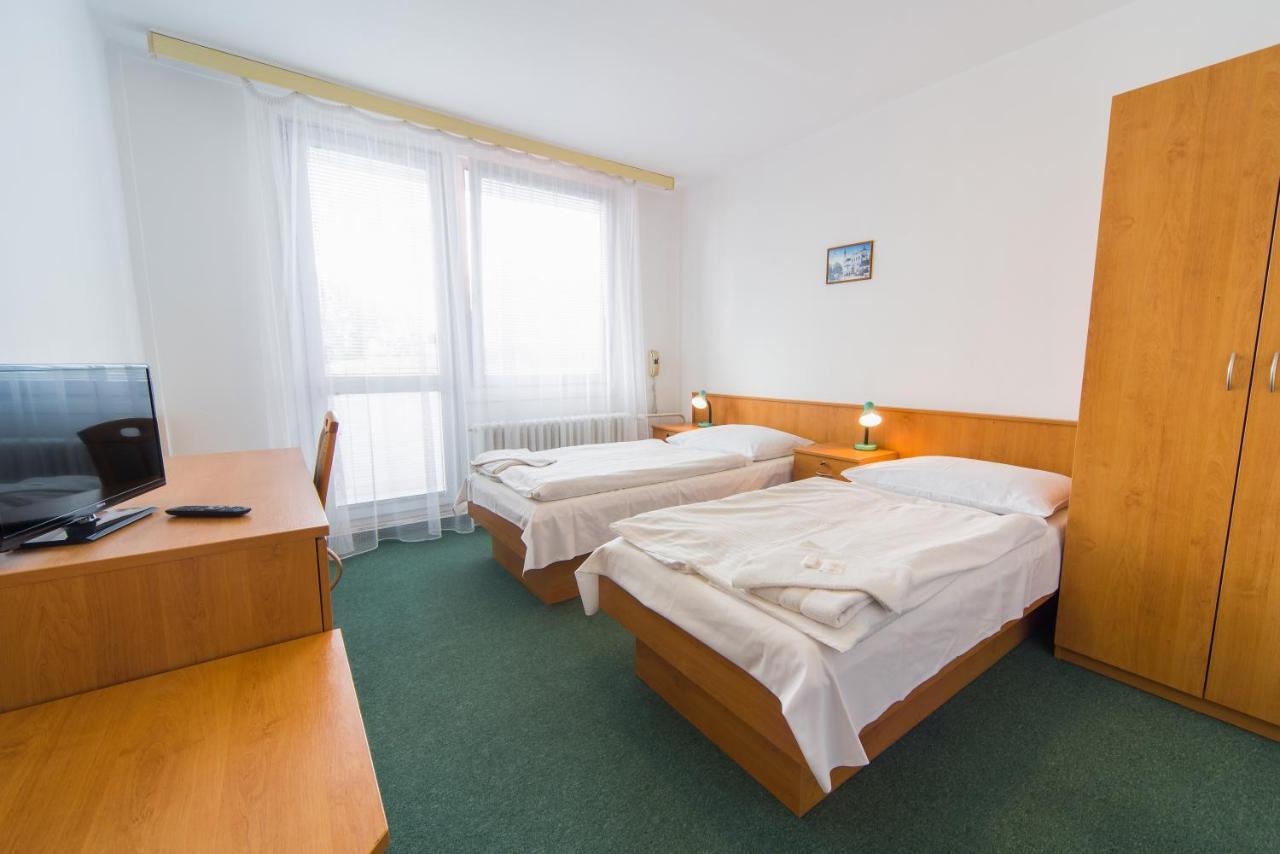 Hotel Arnost Garni Pardubice Exteriör bild