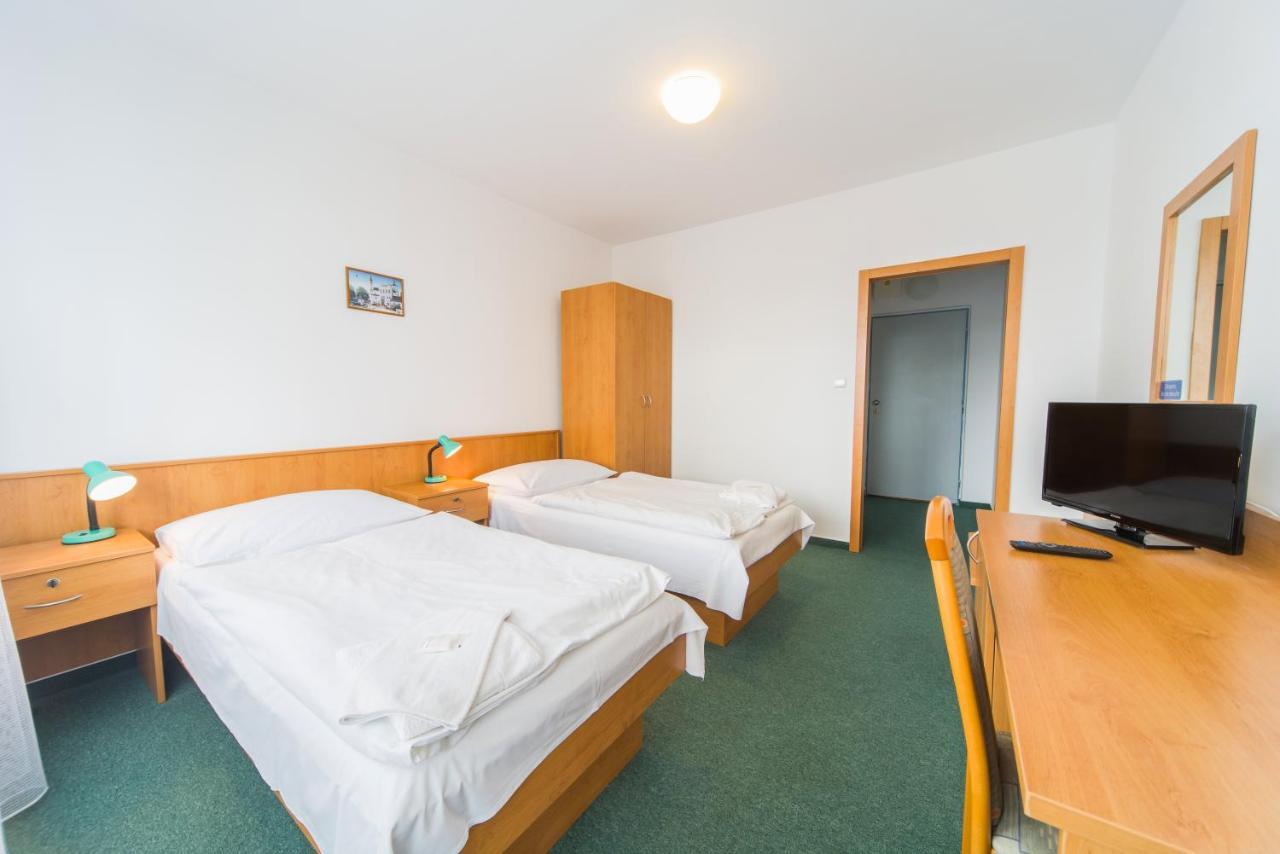 Hotel Arnost Garni Pardubice Exteriör bild